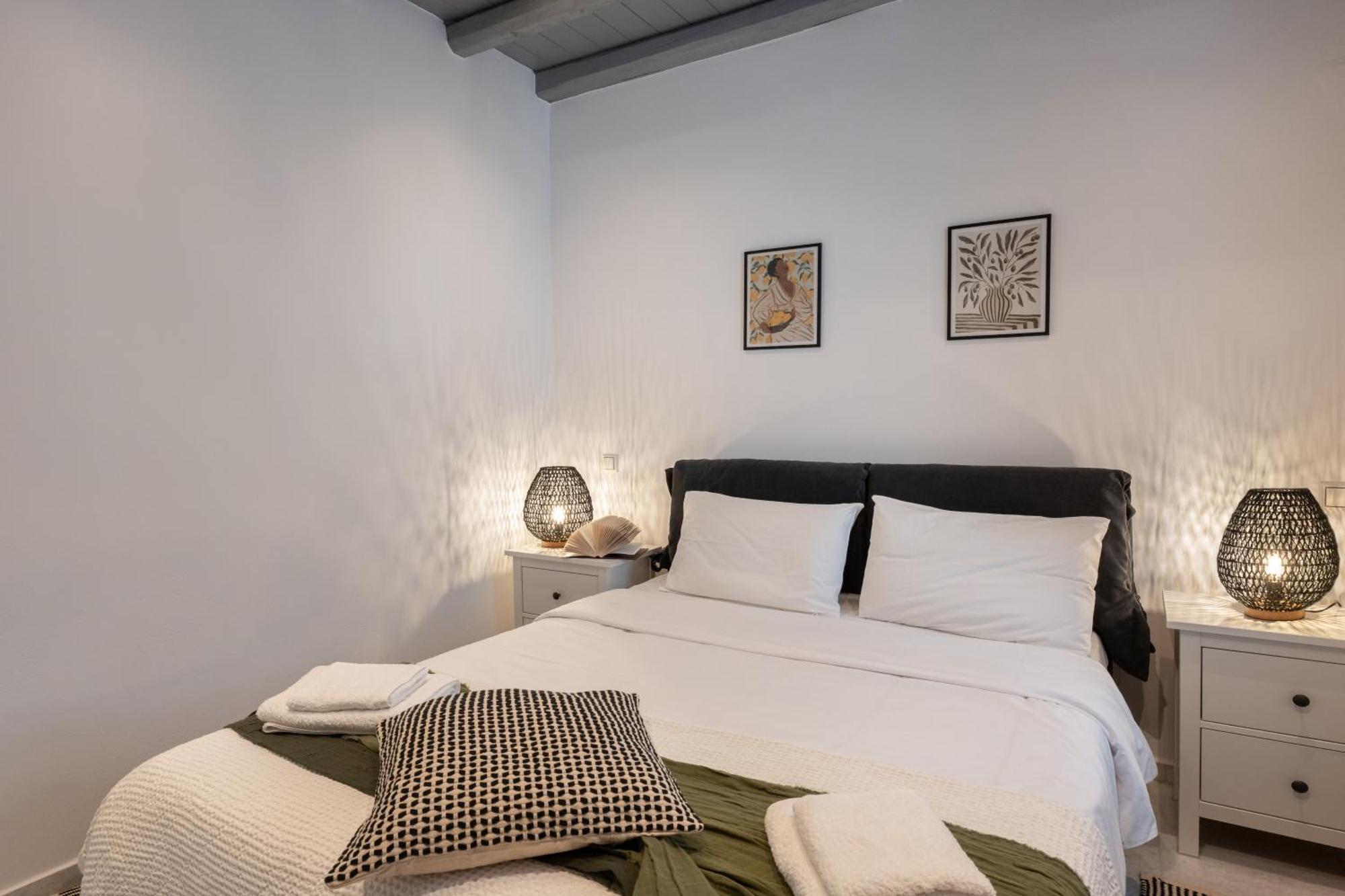 Caper-2 Bedroom Traditional Home With Amazing View Náousa Exterior photo