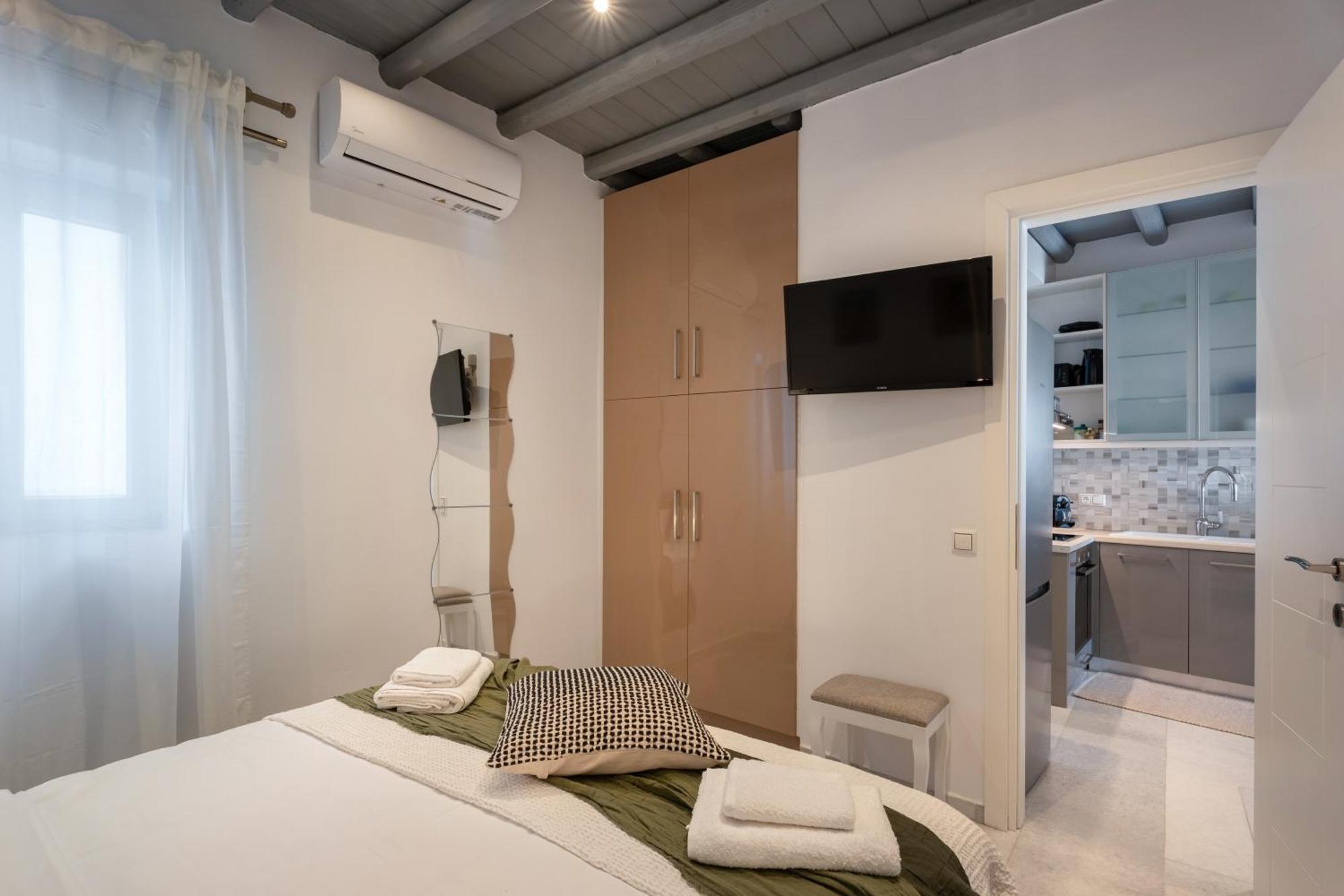 Caper-2 Bedroom Traditional Home With Amazing View Náousa Exterior photo