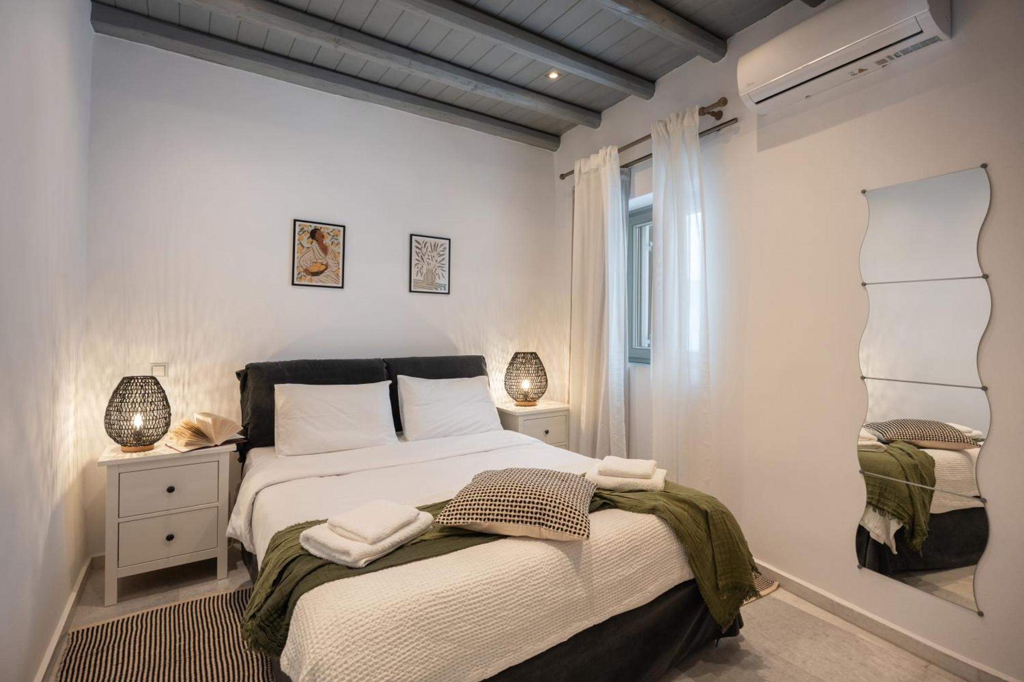 Caper-2 Bedroom Traditional Home With Amazing View Náousa Exterior photo