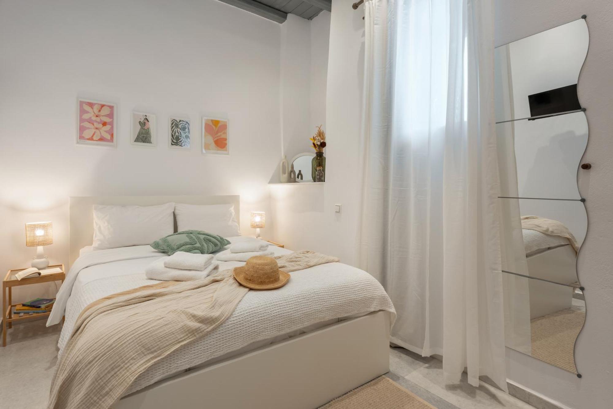 Caper-2 Bedroom Traditional Home With Amazing View Náousa Exterior photo