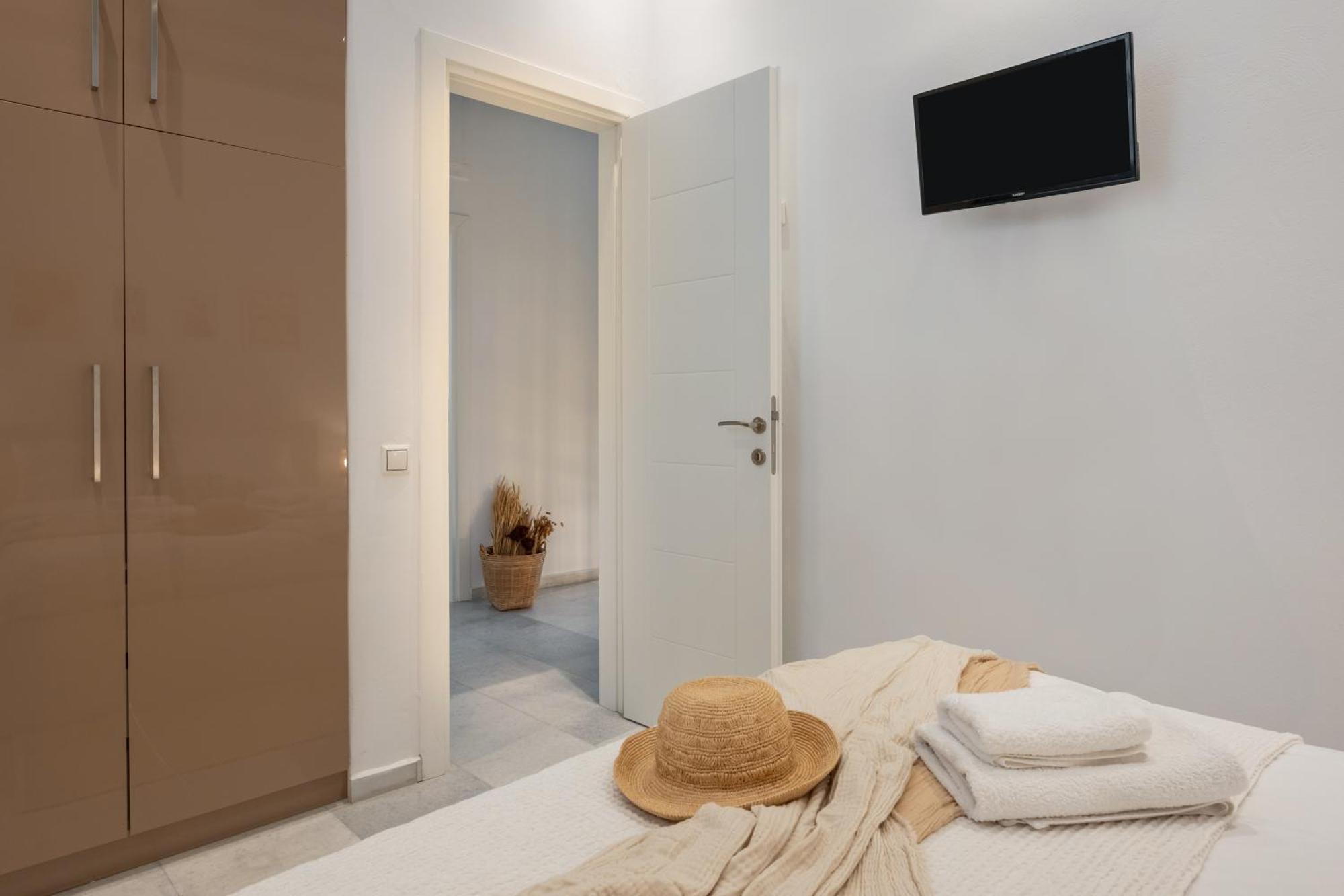 Caper-2 Bedroom Traditional Home With Amazing View Náousa Exterior photo